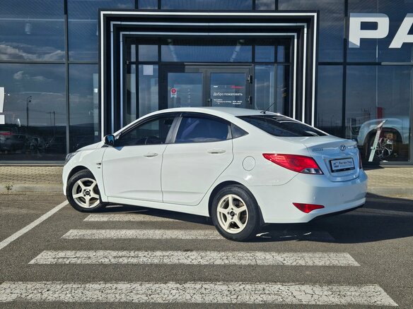2015 Hyundai Solaris I Рестайлинг, белый, 825000 рублей - вид 5