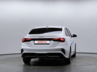 2024 Kia K3 II Рестайлинг, белый, 1950000 рублей, вид 4