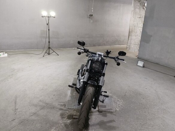 2022 Harley-Davidson Breakout, чёрный, 1875000 рублей - вид 2