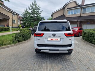 2021 Toyota Land Cruiser 300 Series, белый, 8000000 рублей, вид 2