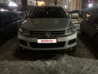 2011 Volkswagen Touareg II, серебристый, 1800000 рублей, вид 3