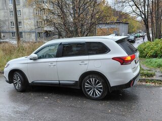 2021 Mitsubishi Outlander III Рестайлинг 3, белый, 2550000 рублей, вид 1