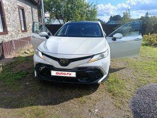2019 Toyota Camry VIII (XV70), белый, 2810000 рублей, вид 3