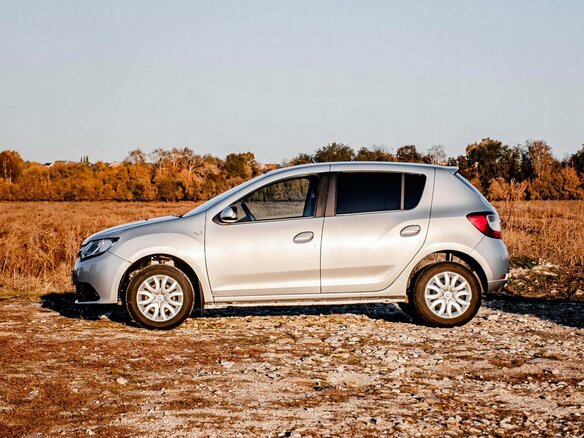 2015 Renault Sandero II, серый, 650000 рублей - вид 6