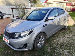 2014 Kia Rio 5-speed III, серебристый, 950000 рублей, вид 1