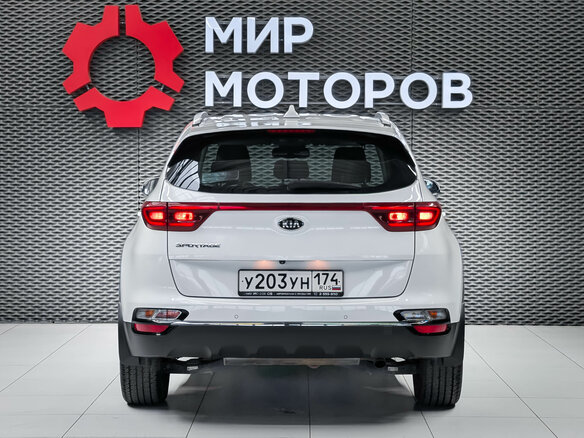 2019 Kia Sportage IV Рестайлинг, белый, 1830000 рублей - вид 4
