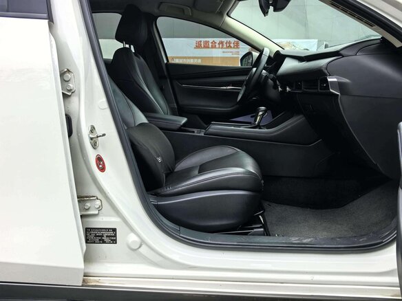 2022 Mazda 3 Axela IV (BP), белый, 1340000 рублей - вид 15