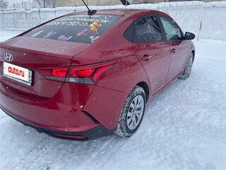 2021 Hyundai Solaris II Рестайлинг, красный, 1650000 рублей, вид 4