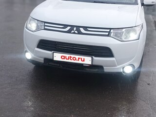 2014 Mitsubishi Outlander III, белый, 1300000 рублей, вид 2