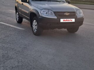 2016 Chevrolet Niva I Рестайлинг, серебристый, 530000 рублей, вид 2