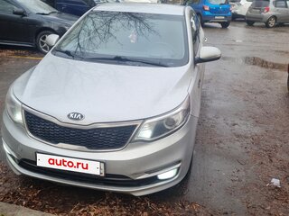 2015 Kia Rio III Рестайлинг, серый, 850000 рублей, вид 1