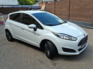 2019 Ford Fiesta Mk6 Рестайлинг, белый, 950000 рублей, вид 1