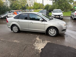 2009 Ford Focus II Рестайлинг, серебристый, 535000 рублей, вид 3