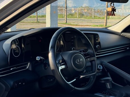 2021 Hyundai Elantra VII (CN7), серый, 1750000 рублей, вид 3