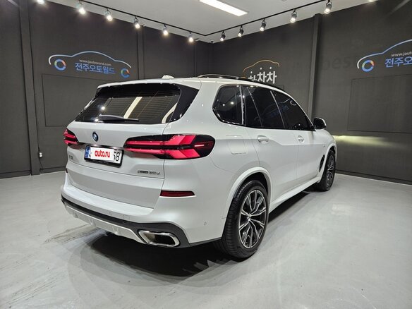 2024 BMW X5 30d IV (G05/G18) Рестайлинг, белый - вид 1