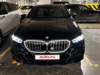 2024 BMW 5 серии 530i xDrive VIII (G60/G61/G68), синий, 7400000 рублей, вид 2