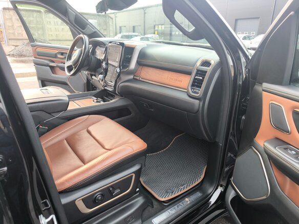 2022 Ram 1500 Quad Cab IV (DS/DJ), чёрный, 8050000 рублей - вид 7