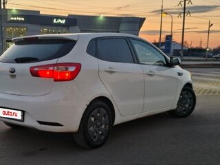 2013 Kia Rio III, белый, 470000 рублей, вид 1