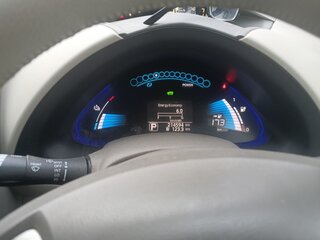 2010 Nissan Leaf (EM61) I (ZE0/AZE0), белый, 750000 рублей, вид 5