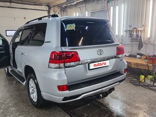 2016 Toyota Land Cruiser 200 Series Рестайлинг 2, серебристый, 6350000 рублей, вид 2