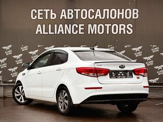 2017 Kia Rio III Рестайлинг, белый, 975000 рублей, вид 5