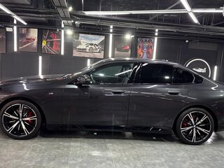 2024 BMW 5 серии 520d xDrive VIII (G60/G61/G68), серый, 11500000 рублей, вид 5