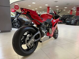2025 Ducati Panigale V4, красный, 3737000 рублей, вид 4