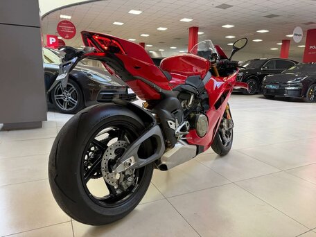 2025 Ducati Panigale V4, красный, 3737000 рублей, вид 4