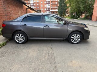 2011 Toyota Corolla X (E140, E150) Рестайлинг, серый, 850000 рублей, вид 3