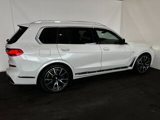 2021 BMW X7 40i I (G07), белый, 9550000 рублей, вид 4