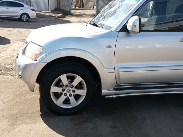 2004 Mitsubishi Pajero III Рестайлинг, серебристый, 1250000 рублей - вид 6