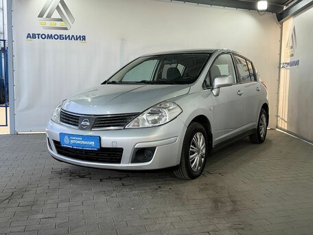 Nissan Tiida I