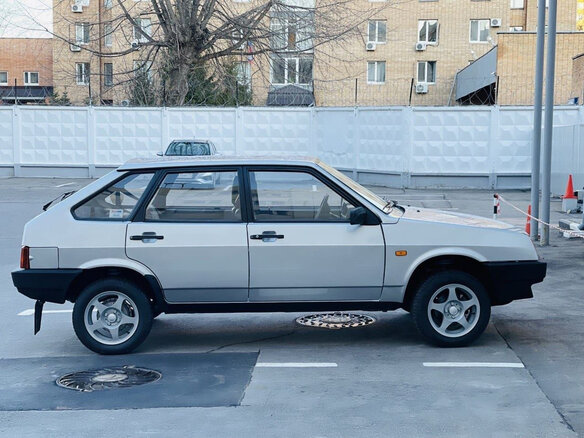2002 Lada (ВАЗ) 2109, серебристый, 500000 рублей - вид 2