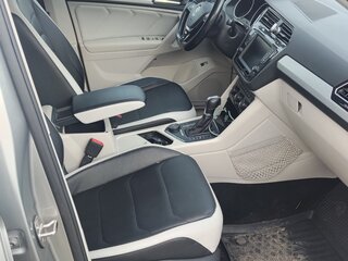2017 Volkswagen Tiguan II, серебристый, 2300000 рублей, вид 3
