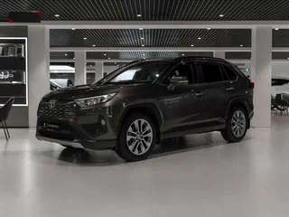 2020 Toyota RAV4 V (XA50), коричневый, 3680000 рублей, вид 1