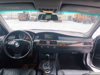 2004 BMW 5 серии 530i V (E60/E61), серебристый, 900000 рублей, вид 4