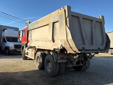 2022 Sinotruk Howo ZZ3327, красный, 3414780 рублей, вид 3