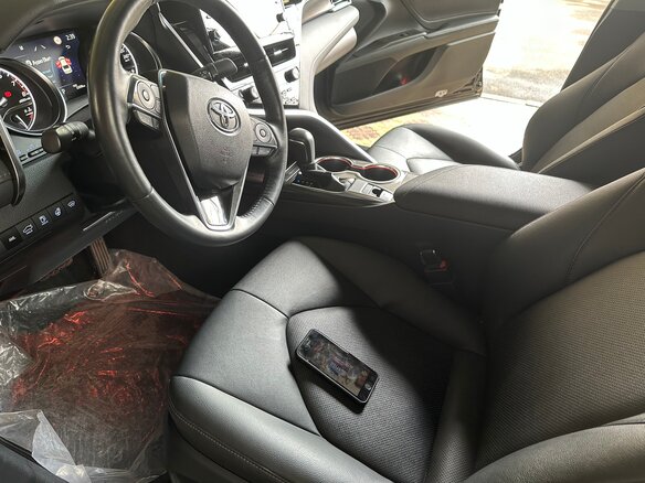 2021 Toyota Camry VIII (XV70) Рестайлинг, чёрный, 4150000 рублей - вид 10