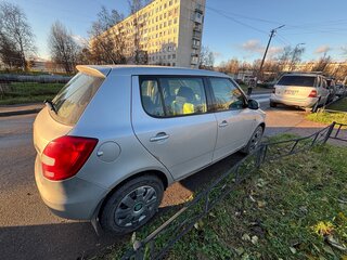 2014 Skoda Fabia II Рестайлинг, серебристый, 800000 рублей, вид 3