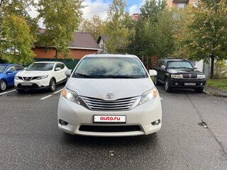 2013 Toyota Sienna III, белый, 2300000 рублей, вид 1