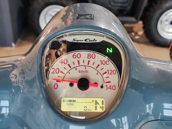 2026 Honda Super Cub, серый, 349900 рублей - вид 5