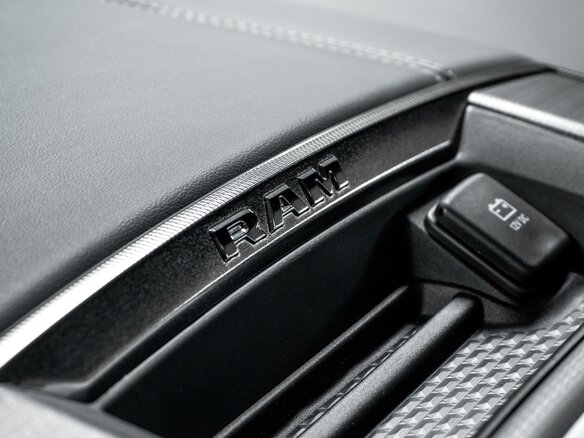 2026 Ram 1500 Crew Cab V Рестайлинг, синий - вид 24