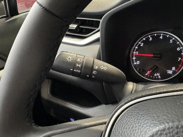 2021 Toyota RAV4 V (XA50), чёрный, 3188000 рублей - вид 13