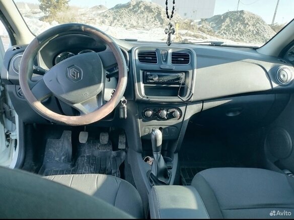 2017 Renault Logan II, белый, 580000 рублей - вид 4