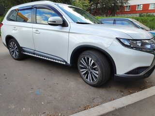 2018 Mitsubishi Outlander III Рестайлинг 2, белый, 2199000 рублей, вид 3