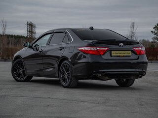 2016 Toyota Camry VII (XV50) Рестайлинг, чёрный, 1480000 рублей, вид 2