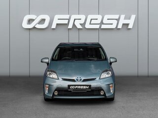 2013 Toyota Prius III Рестайлинг (XW30), зелёный, 1100000 рублей, вид 3