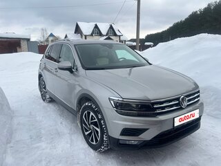 2019 Volkswagen Tiguan II, серебристый, 2000000 рублей, вид 2