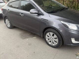 2013 Kia Rio 5-speed III, серый, 670000 рублей, вид 4