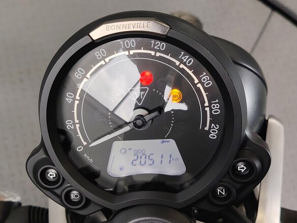 2022 Triumph Speed Twin, серый - вид 8